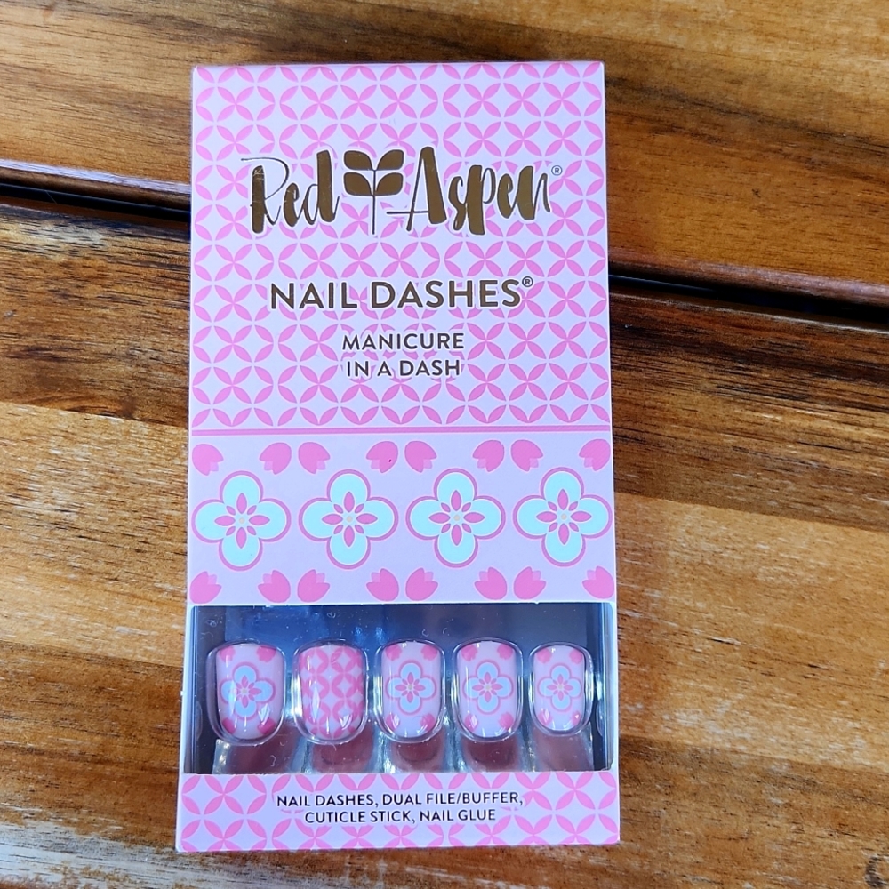 Press on nails
